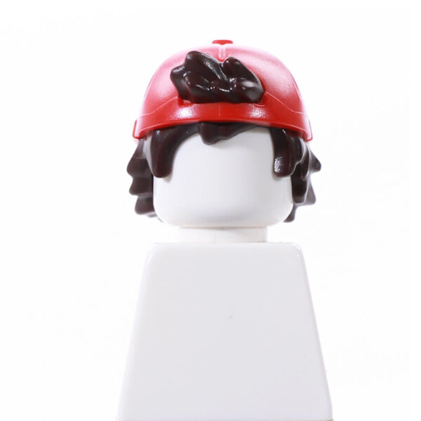Haare, mittellang, dunkelbraun mit Cap, rot